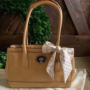 ⭐️ Coach all leather shoulder bag ⭐️